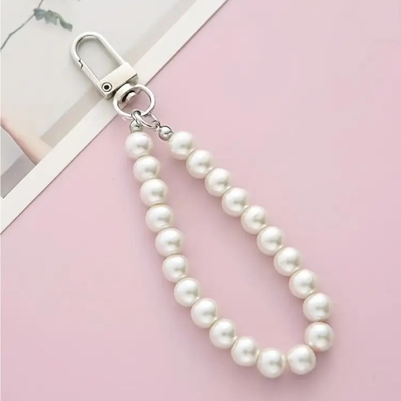 Elegant White Faux Pearl Wristlet Strap or Keychain NWOT - Picture 1 of 2